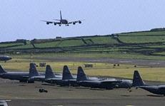 Azerbaycan'da üssü peşkeş çekme tartışması