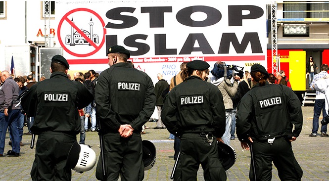 Almanya'da İslam Düşmanlığı Büyüyor