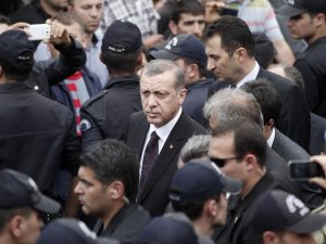 BAŞBAKAN'A "KASTEN ADAM ÖLDÜRMEKTEN" SUÇ DUYURUSU