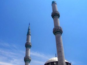 Depremde Tekirdağ'da minarenin tepesi yıkıldı