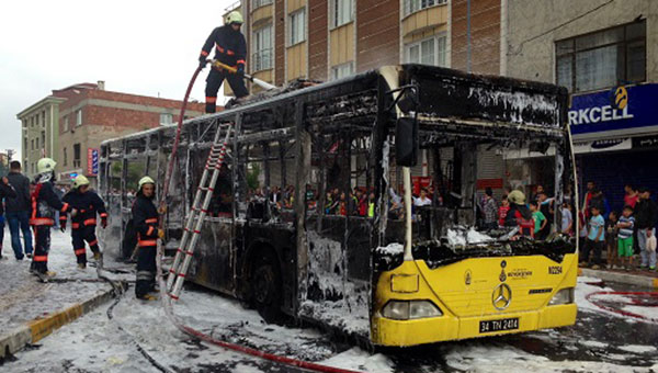 İETT ve İtfaiye Aracına Molotoflu Saldırı