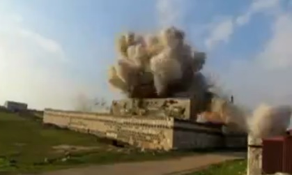 IŞİD, Kahkahalar Eşliğinde Türbe Bombaladı-VİDEO