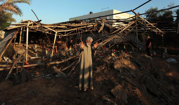 İsrail 'silah deposu' diye tavuk çiftliğine saldırdı