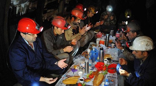 Madenciler İlk Sahurlarını Yaptı