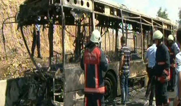 Seyir halindeki halk otobüsü yandı: 3 Ölü