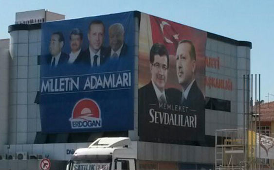 AK Parti'nin pankartına Milli Görüş'ten tepki: İndirin