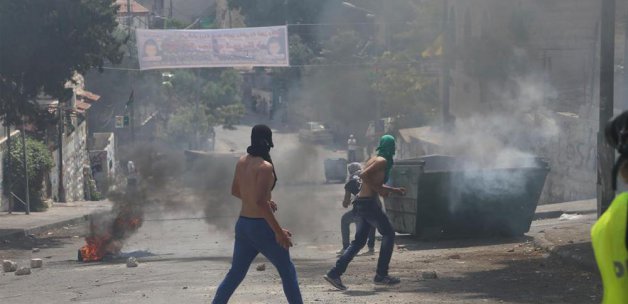 Doğu Kudüs'te Filistinliler ile İsrail polisi çatıştı
