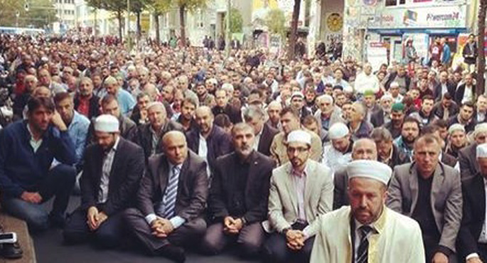 Almanya'da yüzbinlerce Müslüman terörü kınadı