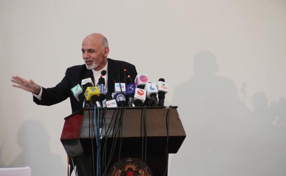 Eşref Gani  Bakın Nereye Sığınmış?