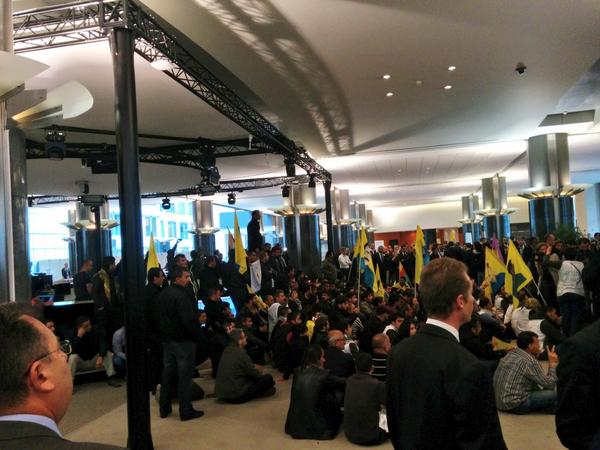 SONDAKİKA Kürtler Avrupa Parlamentosunu Kuşattı