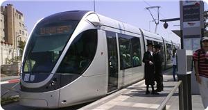 Kudüs'te İşgalcilere Ait Tramyava Dün Gece Taşlı Saldırı Düzenlendi