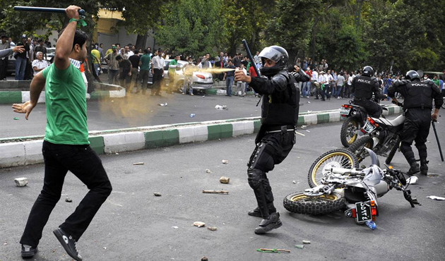 İran'daki 'asit saldırısı' protestoları sürüyor