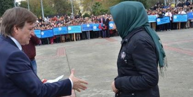 İmam Hatip öğrencisinden örnek tavır