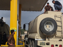 Peşmerge Türkiye'de Akaryakıt İkmali Yapıyor