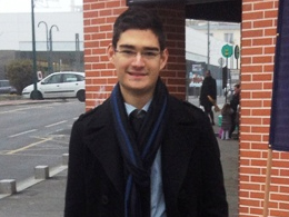 İslamı Seçen Politikacıya Karşı Geri Adım