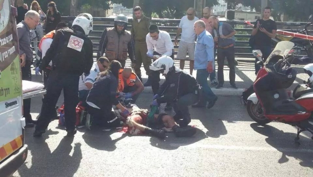 Siyonistlere Karşı Mücadele Sürüyor: 1 Asker Bıçaklandı-FOTO