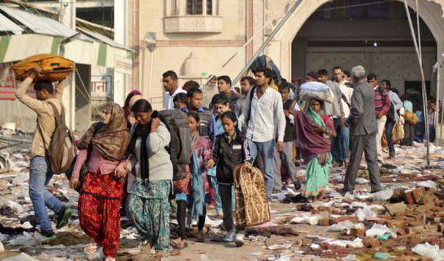 Hindistan'da halkla polis çatıştı: 6 ölü