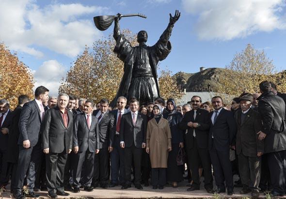 Başbakan Davutoğlu cemevini ziyaret etti