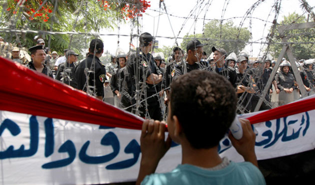 Darbeci Polis Yine Göstericileri Vurdu: 3 Ölü