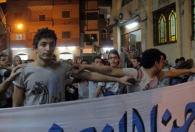 Mısır'da "tek tip tişört"le darbe karşıtı gösteri