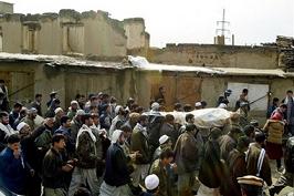 Afganistan'da Karzai'ye Ölüm Sloganları