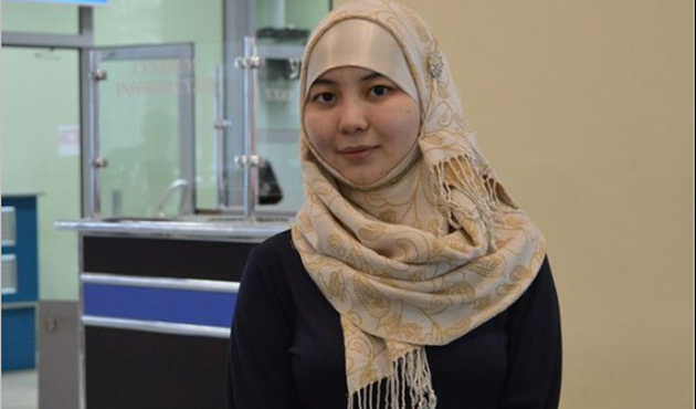 Rusya'da başörütüsüyle engellendi, dışarıdan üniversite kazandı