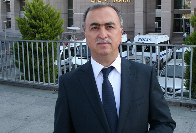 "Kırmızı Bülten"i Uygulamak Siyasi Bir Tavır