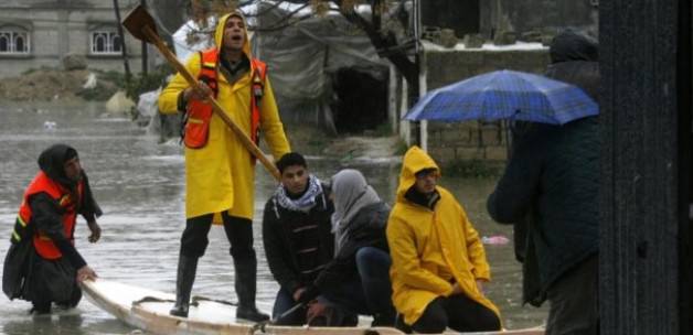 Gazze'de İki Bebek Donarak Öldü