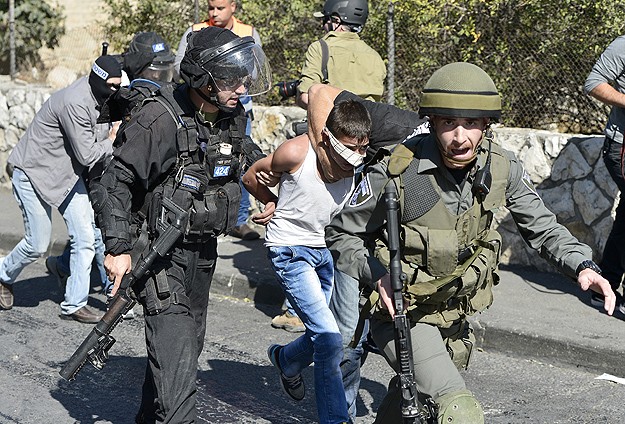 İsrail 2 Kişiyi Tutukladı