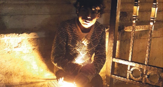 Suriyeli Çocuklar Cami Işığıyla Isınıyor!