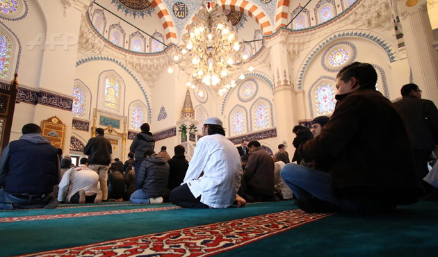 Japonya'da Müslümanlar Rehineİçin Dua Etti