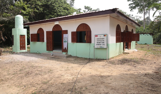 İslam'a Dönen Pigmeler için Cami