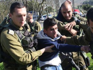 "İsrail Filistinli Çocukları Korkutmaya Çalışıyor"