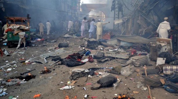 Pakistan'da Camiye Saldırı: 19 Ölü