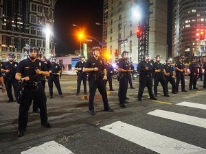 Ferguson'da İki Polis Memuru Vuruldu