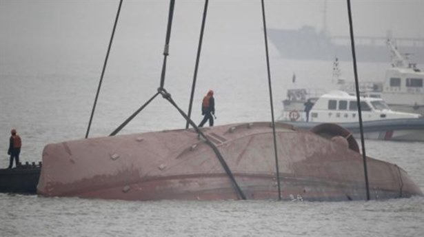 Çin'de iki tekne alabora oldu: 12 kayıp