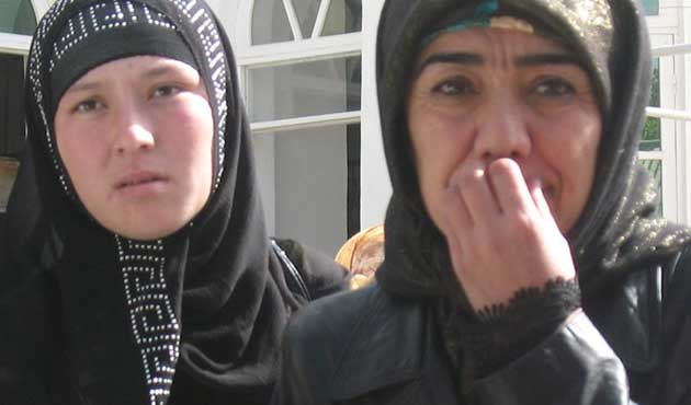 Tacik Kadınlara Siyah Kıyafet Yasaklandı