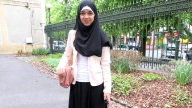 Laikliğe Aykırı Etek Boyu' Sebebiyle Okula Almadılar