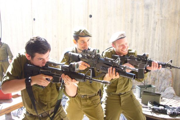 İsrail Askerleri 3 Yaşındaki Çocuğu Uykusunda Vurdu !