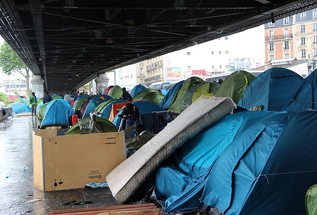 Fransa'da Göçmenler Sokakta Kalıyor