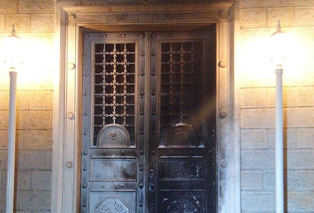 Kadıköy'de Kilise Kapısı Ateşe Verildi