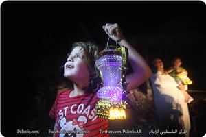 Ramazan Fanusları Gazze Şeridi'nin Yıkık Evlerini Aydınlattı