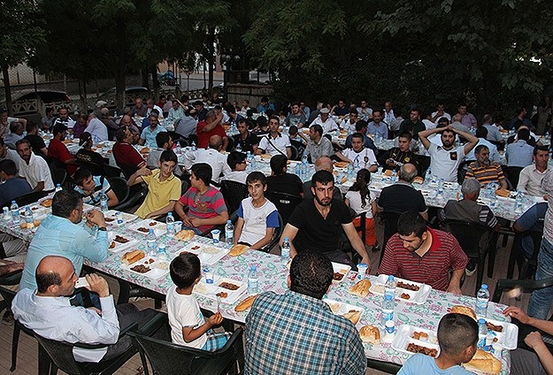 Mavi MarmaraŞehidi BilgenAnısına 2 Bin Kişiye İftar