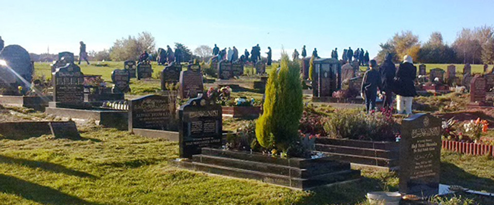 Müslüman Mezarlığı Kundaklandı