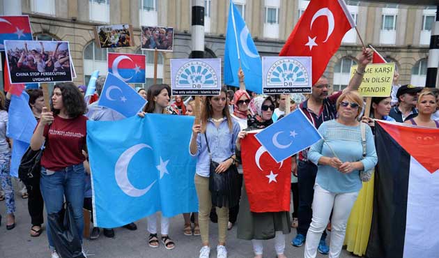 Çin'in Uygurlara Baskısı Brüksel'de Protesto Edildi