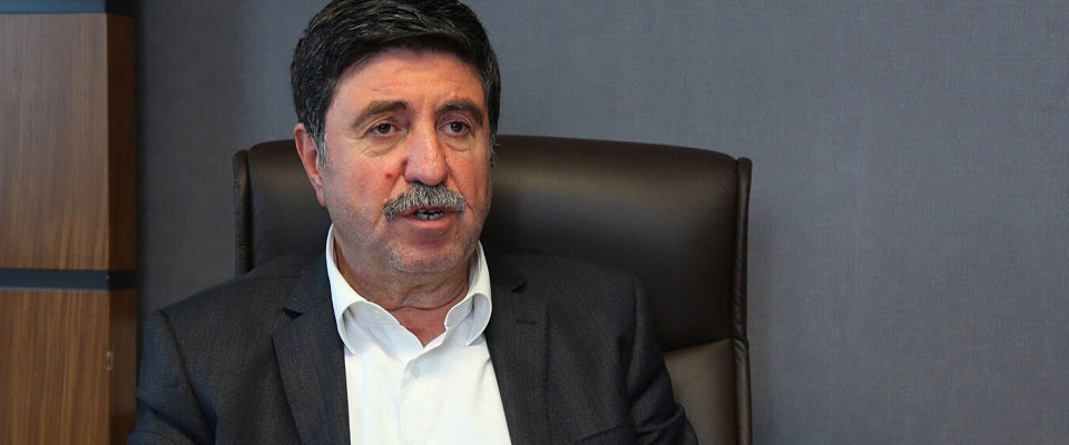 'İslamcı Yazarların Yarısı Devletin Adamı'