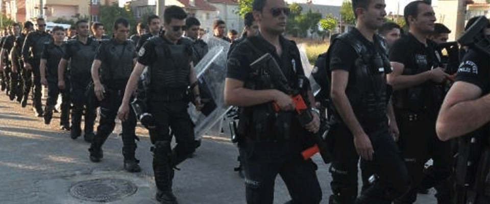 Polisin Sloganlı Operasyonuna Soruşturma