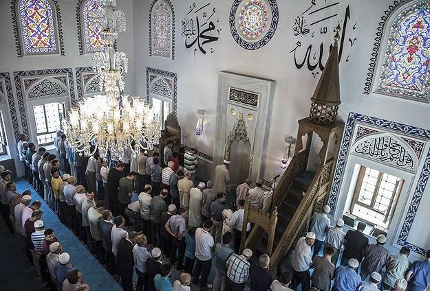 Camiye Seccadeyle Gidilecek