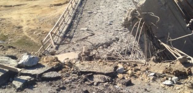 Teröristler bir Köprüyü Daha Havaya Uçurdu