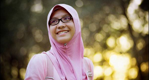 İsviçre'de  BirÖğrenci Başörtüsü YüzündenOkuldan Gönderildi